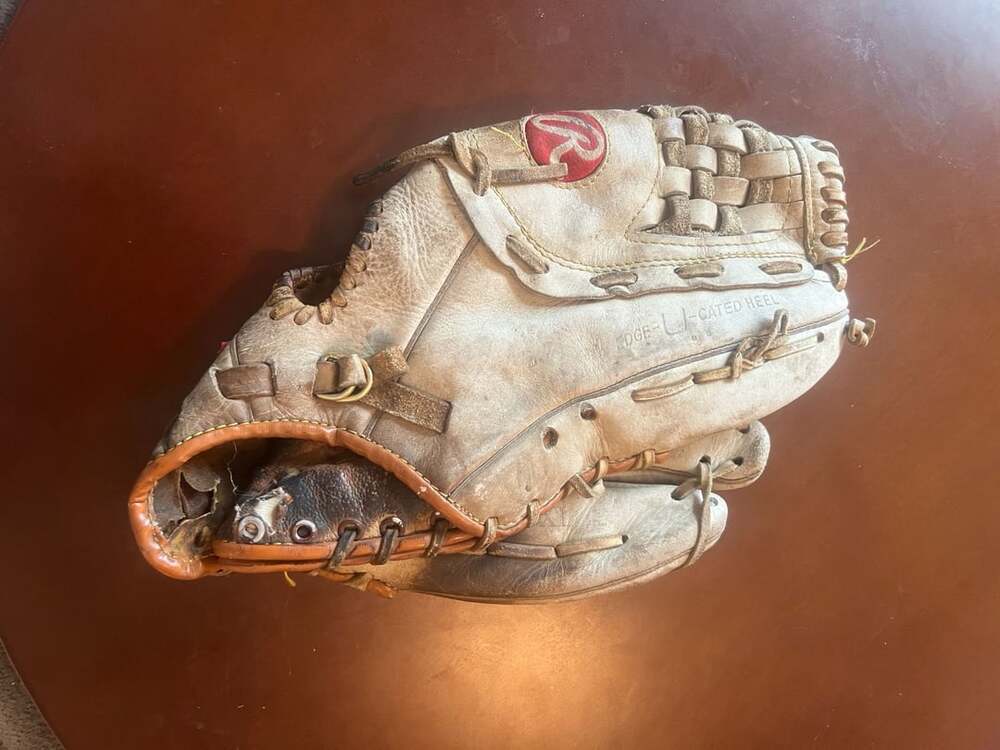 Rawlings RSGXL Vintage Fastback Softball Glove 14”
